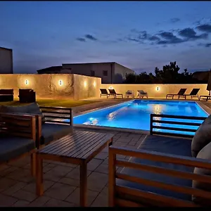 Lucy With Heated Pool & Free Private Parking Apartment Zadar